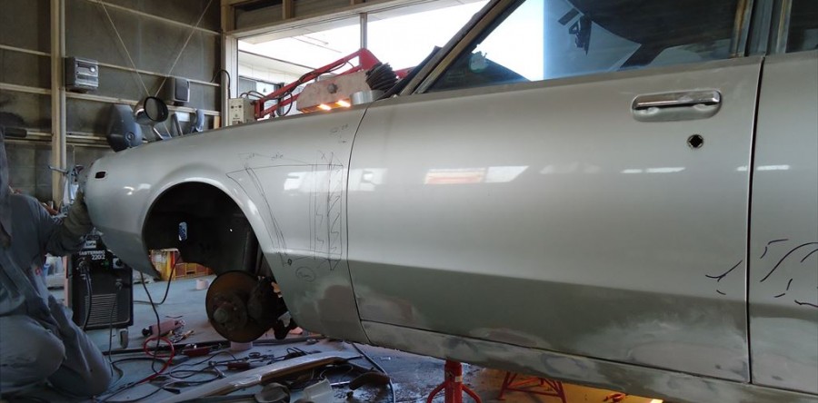 フロントフェンダー製作【スカイライン(C110型)】